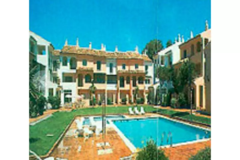 Apartamentos Playa Chica Beach Club