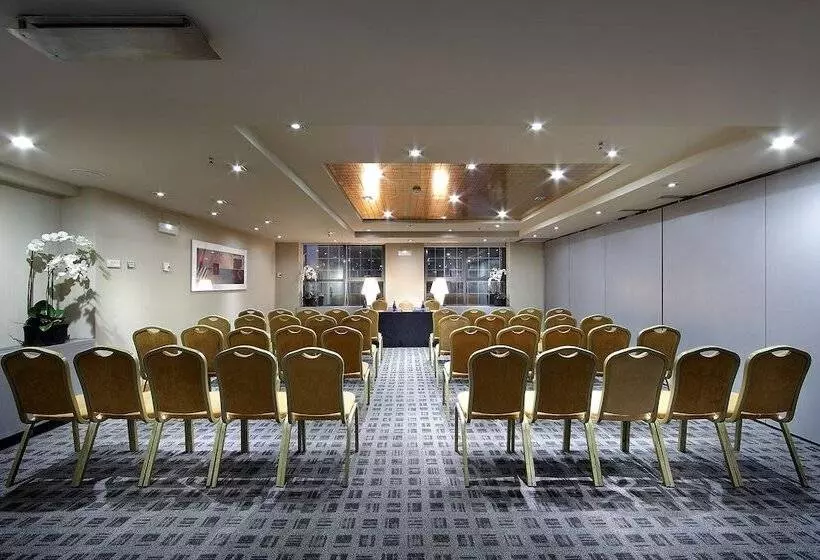 בית מלון כפרי Exe Plaza