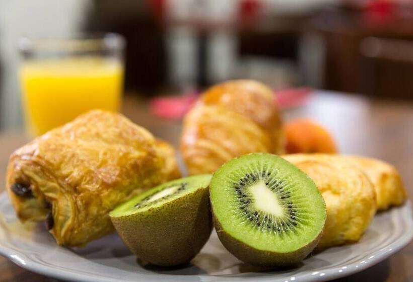 هتل Le Cardinal Rueil Centre