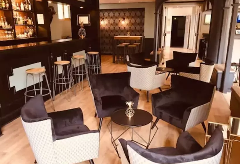 Отель Le Cardinal Rueil Centre