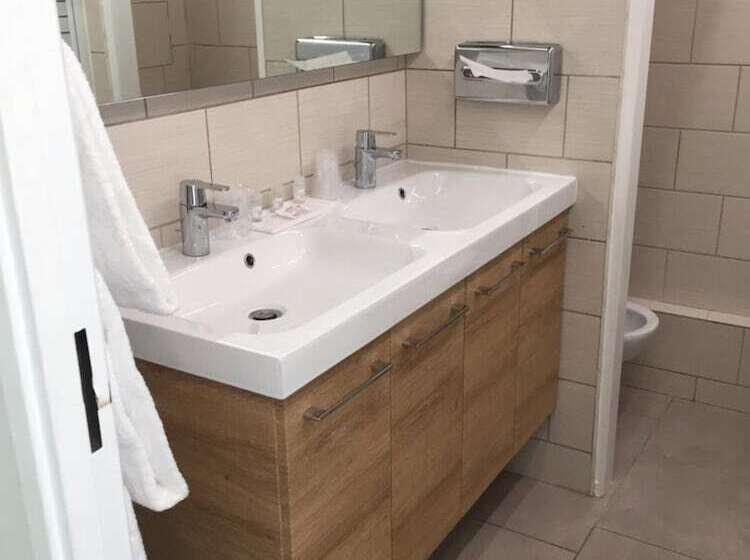 هتل Le Cardinal Rueil Centre