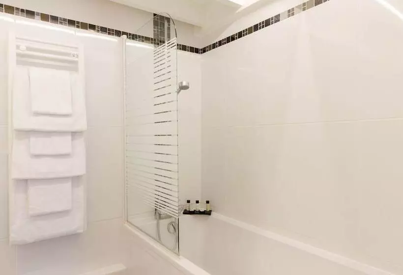 Отель Le Cardinal Rueil Centre