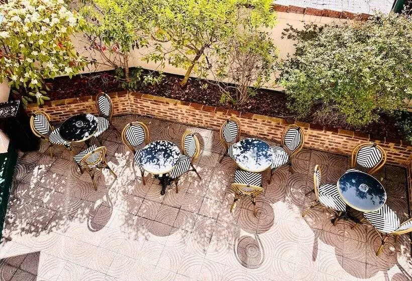 Отель Le Cardinal Rueil Centre