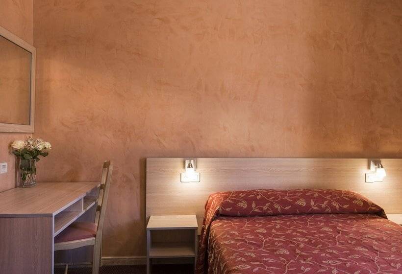 هتل Little Palace