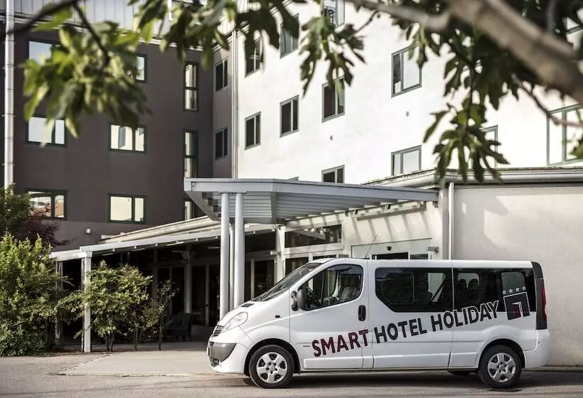 Smart Hotel Holiday