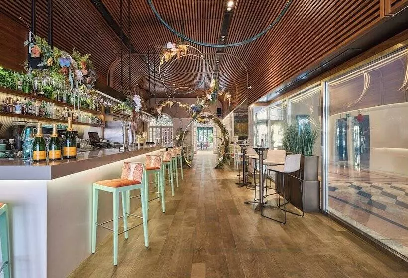 هتل Vp Jardin De Recoletos