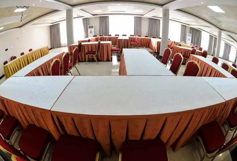 تختخواب و صبحانه Maple Leaf