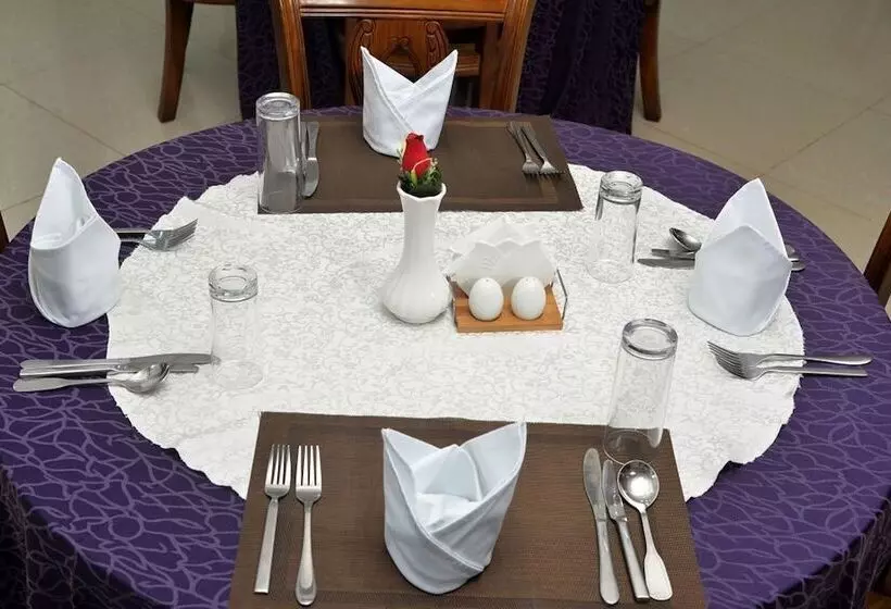 تختخواب و صبحانه Maple Leaf