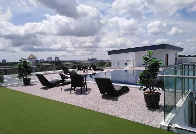 فندق Regatta Stay Kozi Square Kuching