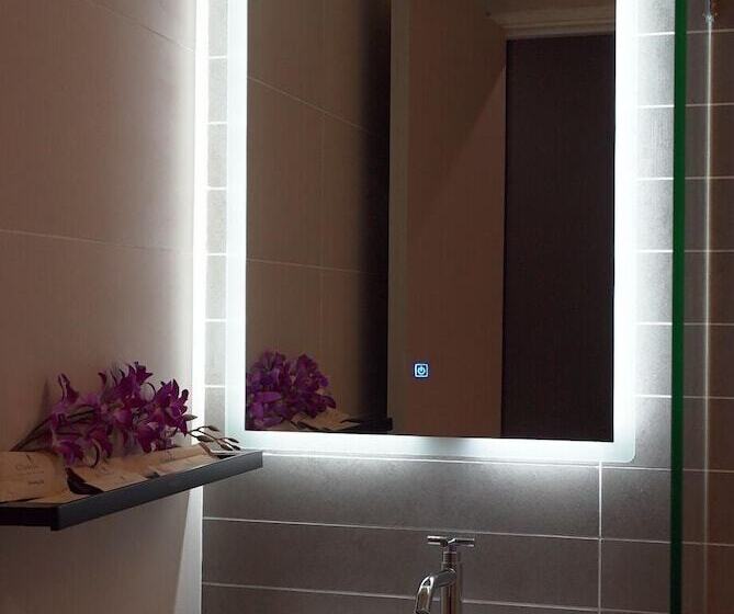 فندق Regatta Stay Kozi Square Kuching