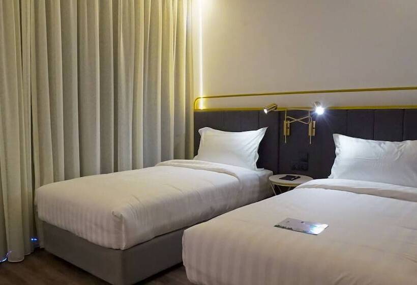 فندق Regatta Stay Kozi Square Kuching