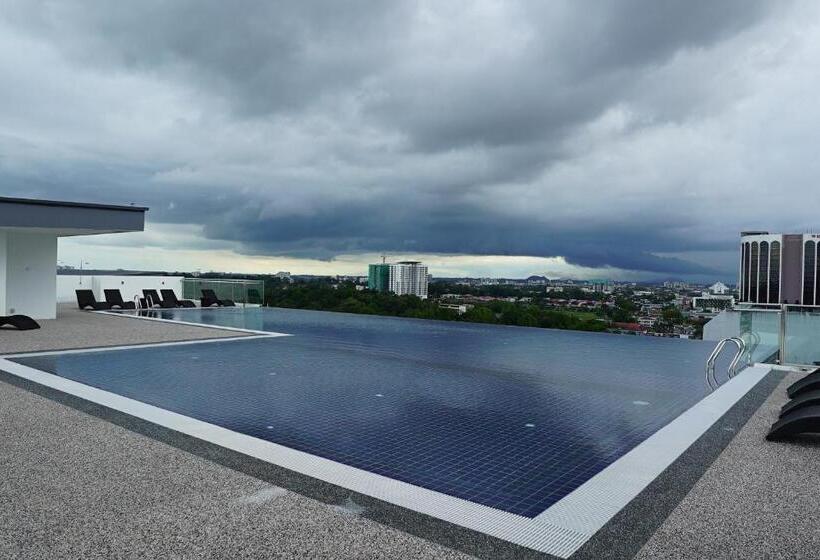 فندق Regatta Stay Kozi Square Kuching