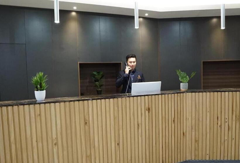 فندق Regatta Stay Kozi Square Kuching