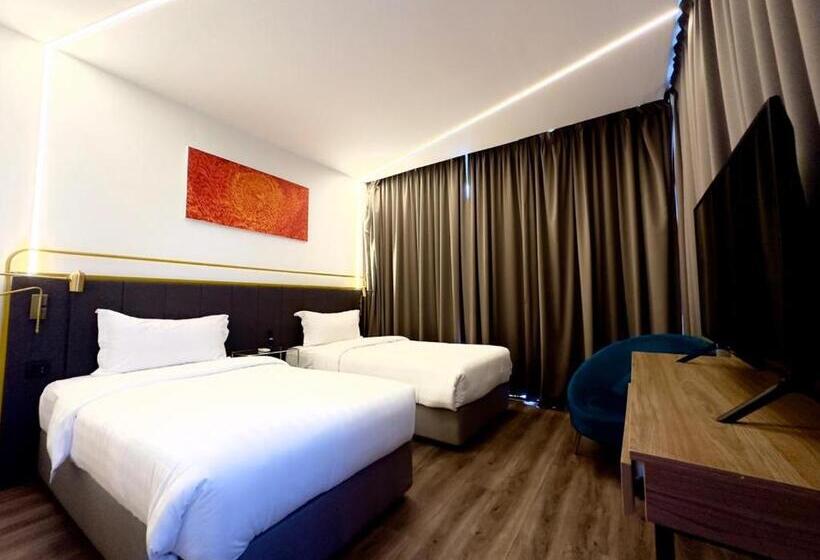 فندق Regatta Stay Kozi Square Kuching