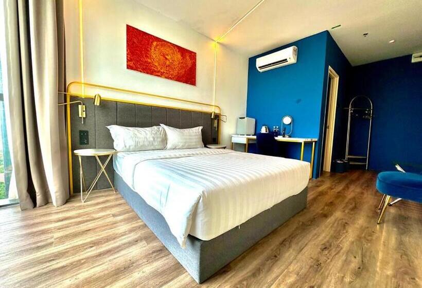 فندق Regatta Stay Kozi Square Kuching