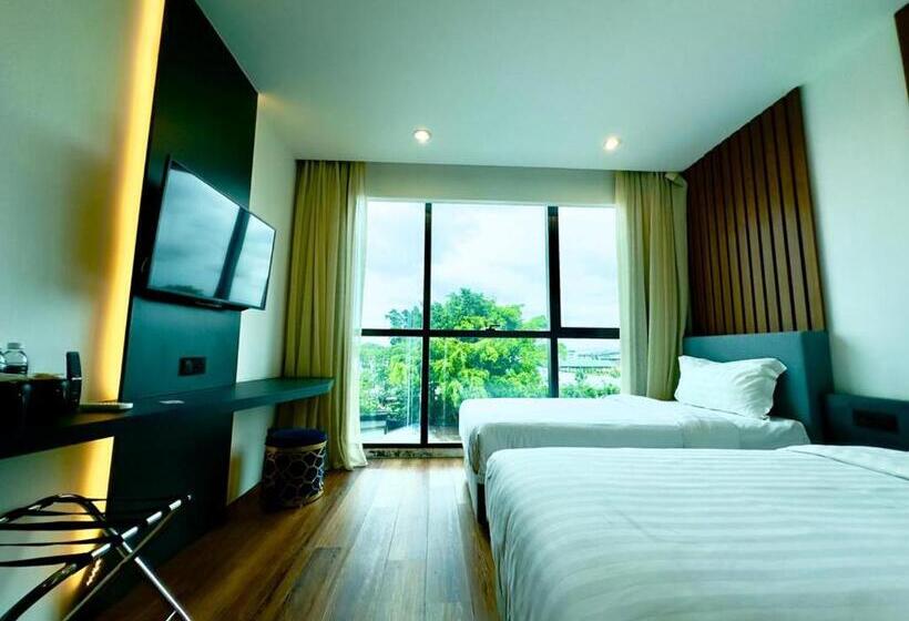 فندق Regatta Stay Kozi Square Kuching