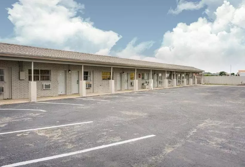 Hotelli Austin Street Giddings