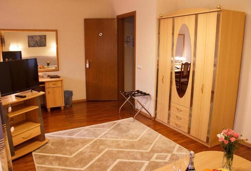 هتل Starye Bendery