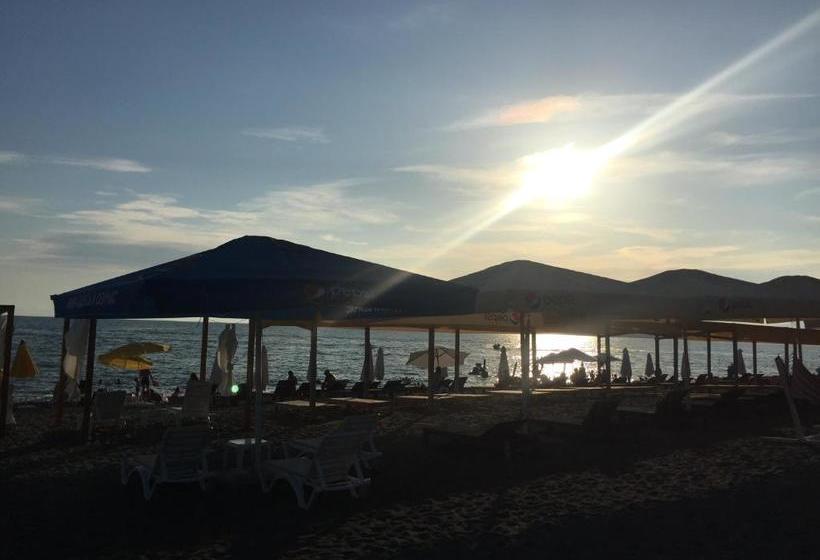 پانسیون Guest House Greenhouse