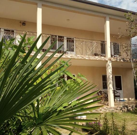 پانسیون Guest House Mihalych