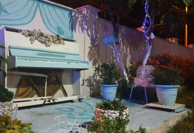 پانسیون Sandro