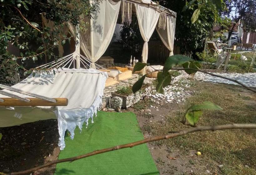 پانسیون Sandro