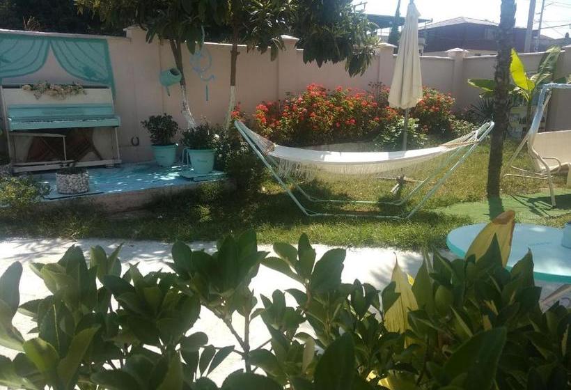 پانسیون Sandro