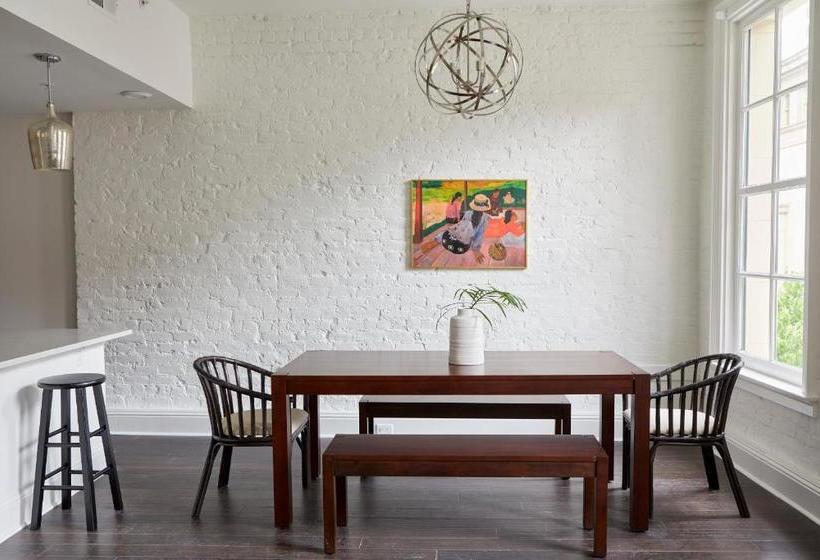 Sonder Lafayette Square