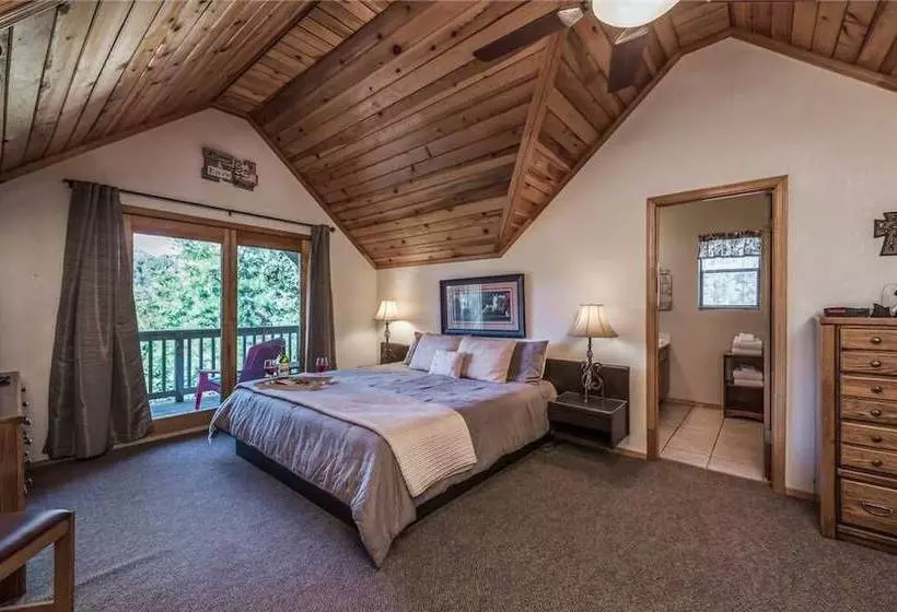 Breakaway Cabin  Three Bedroom Cabin
