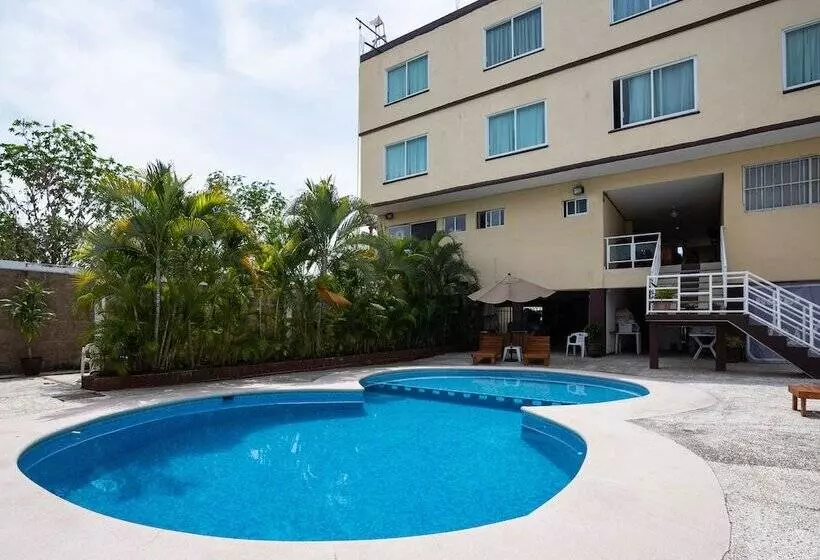 Capital O Hotel Los Caracoles, Acapulco