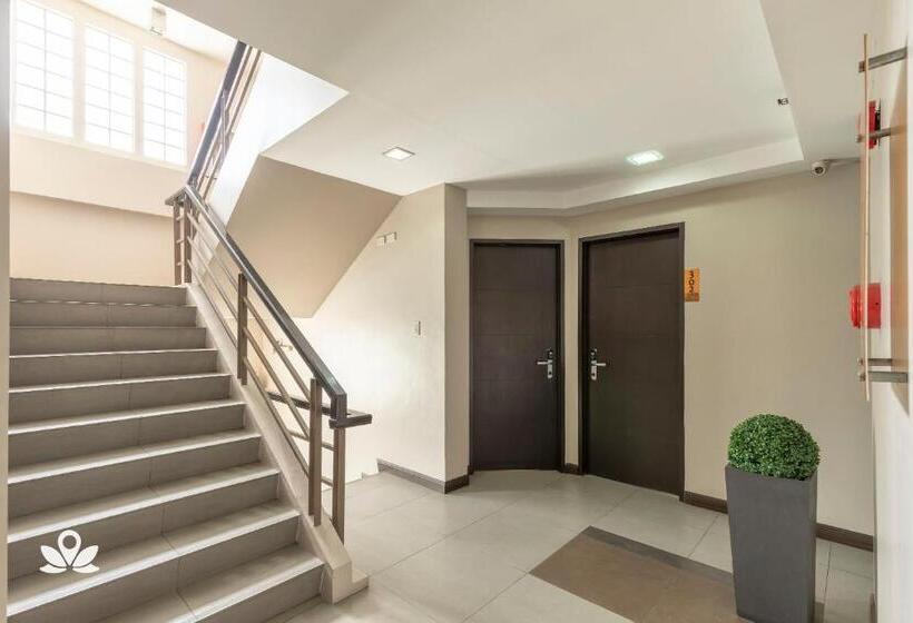 Lorenzzo Suites Hotel Makati