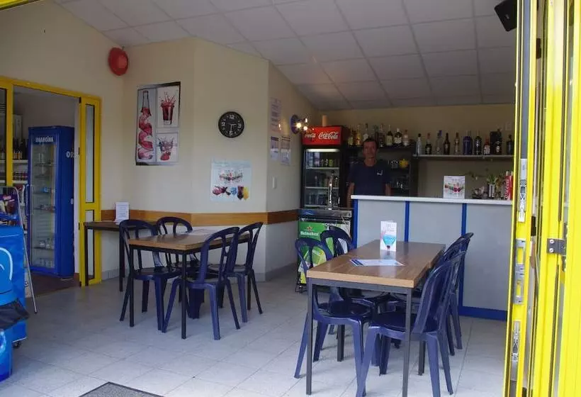 Hotelli Camping La Corniche