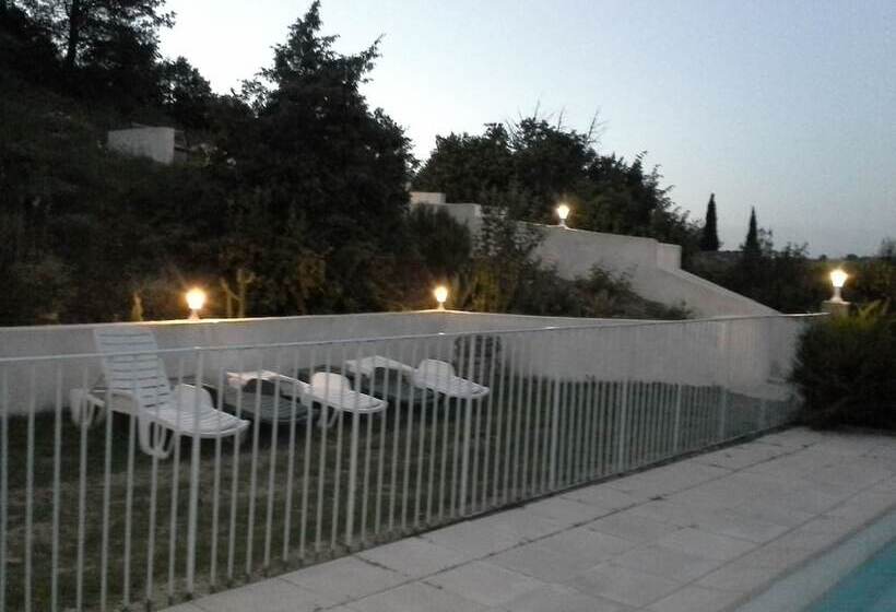 بنسيون Domaine La Fontaine Du Cade