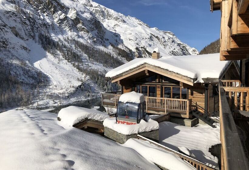 بنسيون Chalet Raven Co Living
