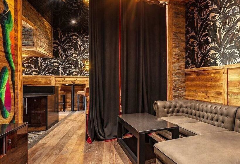 بنسيون Chalet Raven Co Living