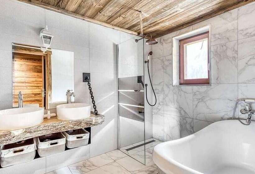 بنسيون Chalet Raven Co Living