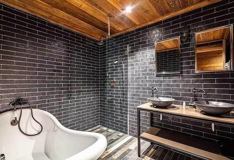 Majatalo Chalet Raven Co Living