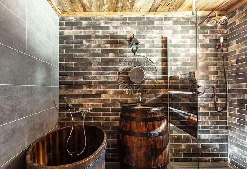 بنسيون Chalet Raven Co Living