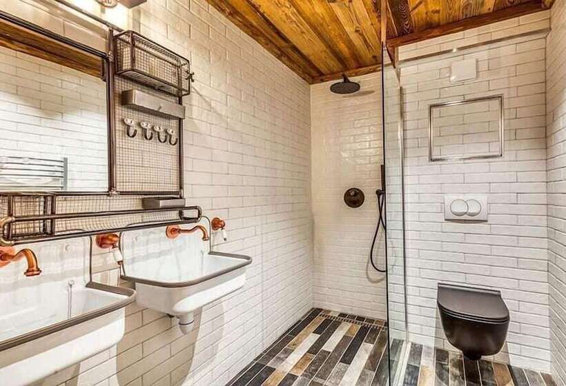 بنسيون Chalet Raven Co Living