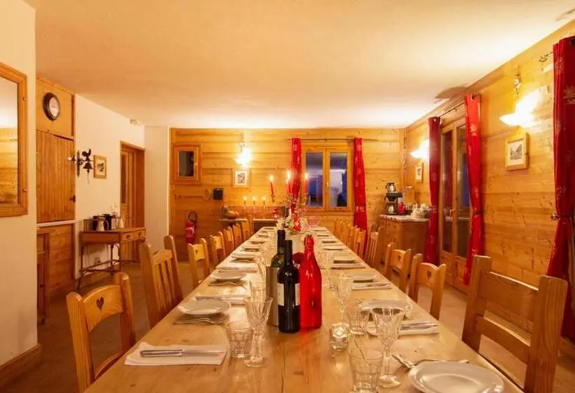 Majatalo Chalet Raven Co Living