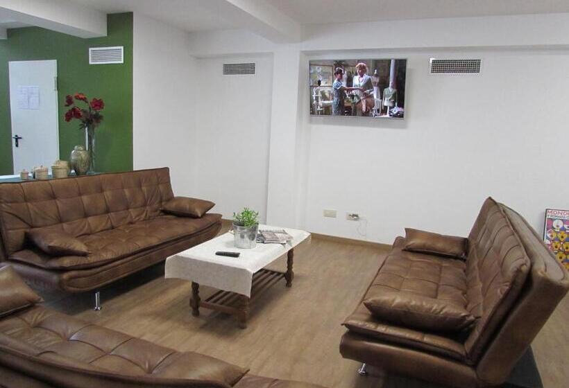 El Albergue Del Montero