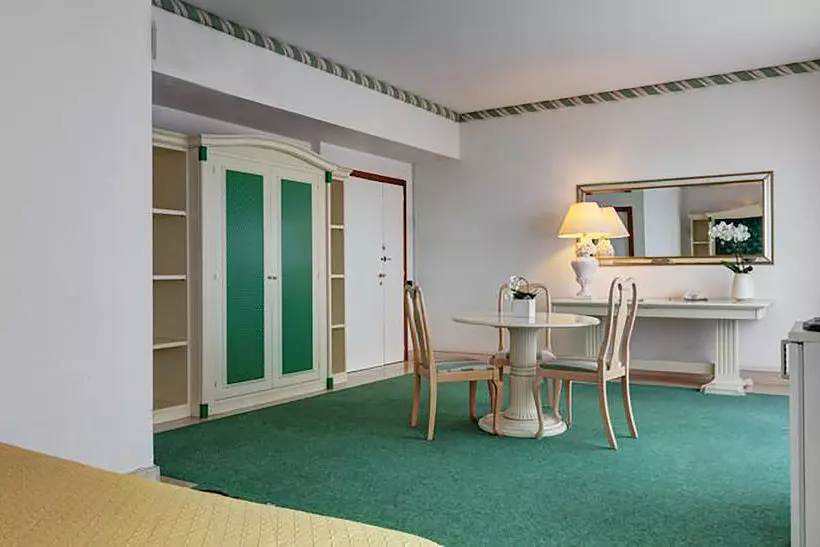 בית מלון כפרי Aris Garden