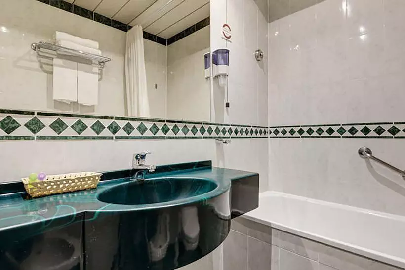 בית מלון כפרי Aris Garden