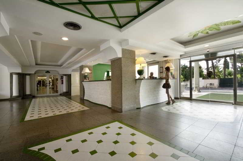 Отель Aris Garden