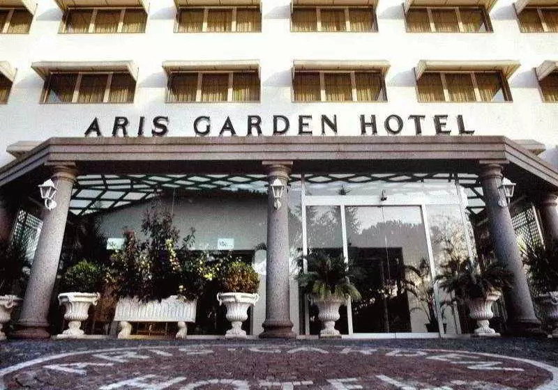 בית מלון כפרי Aris Garden