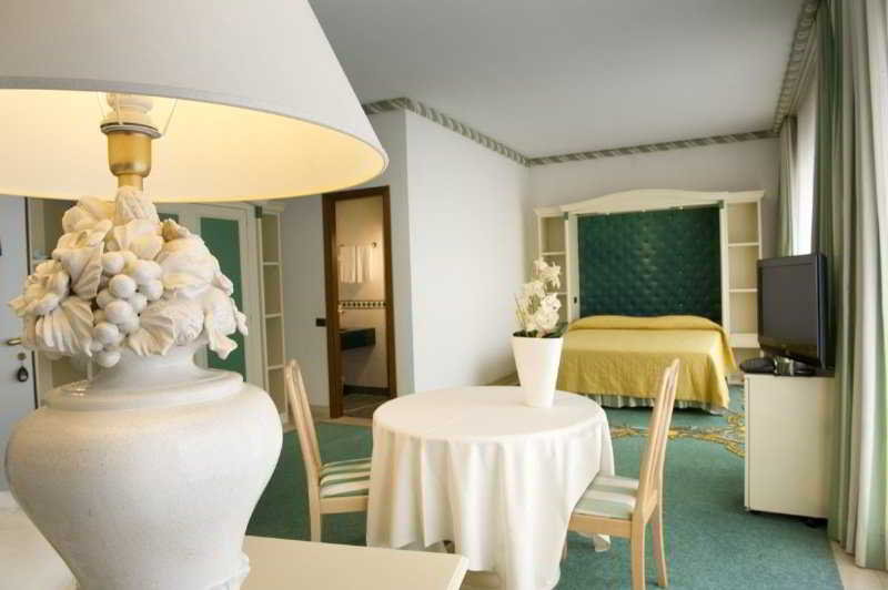 Отель Aris Garden