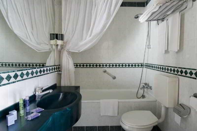 Отель Aris Garden