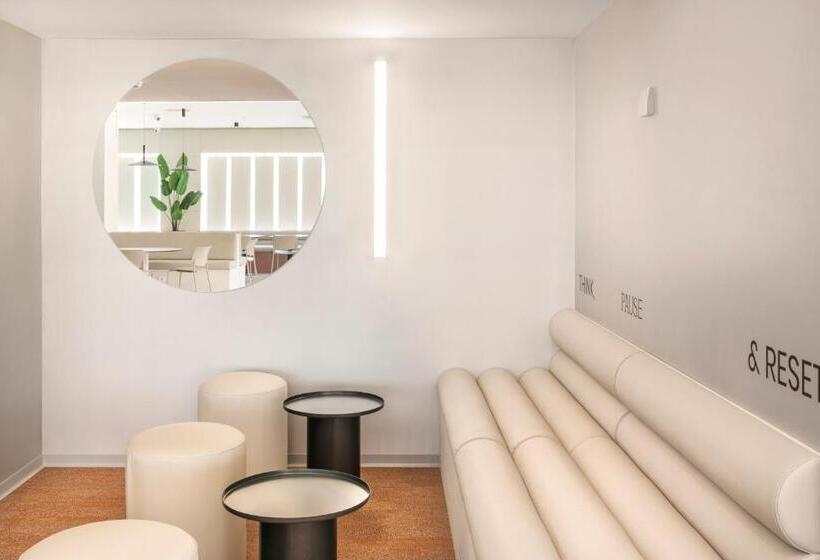 B&b Hotel Granada Estación