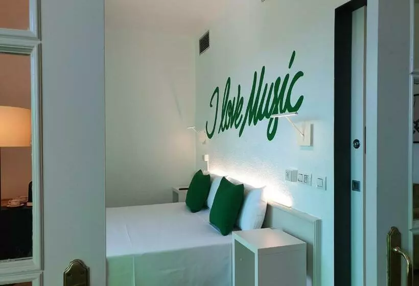 בית מלון כפרי Lloret Vibe Affiliated by FERGUS