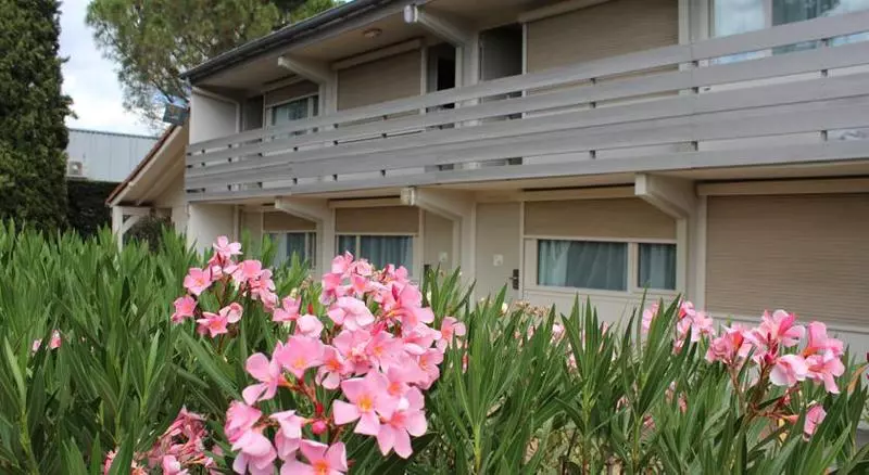 B&b Hotel Avignon Sud Parc Des Expositions